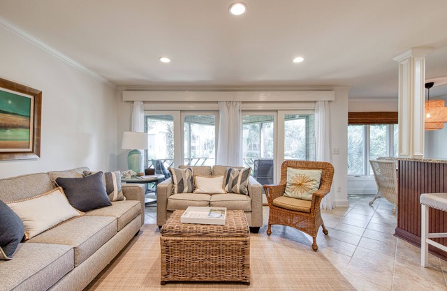 Lagoon-Front Villa w/ Screened Porch, WiFi & AC - Steps to Beach, Tennis & Golf