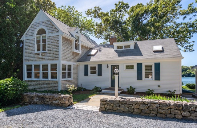 Lagoon Waterfront 3 Bedroom Private Sandy Beach Oak Bluffs Martha's Vineyard