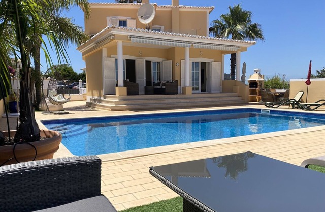 Luxusvilla mit Privatpool und kostenlosem WLAN