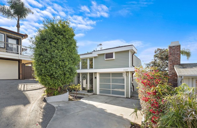 Laguna Beach home with ocean views 600 feet from Thousand Steps Beach