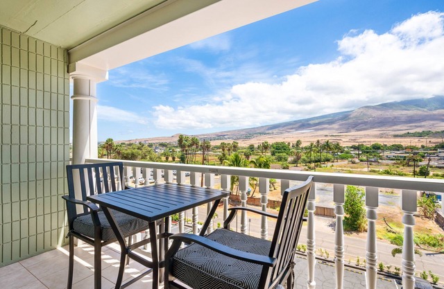Lahaina Shores 520: Studio with West Maui Mountains View
