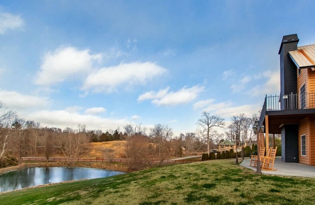 Laid-Back Lodge - Spacious Retreat in Lenoir City!