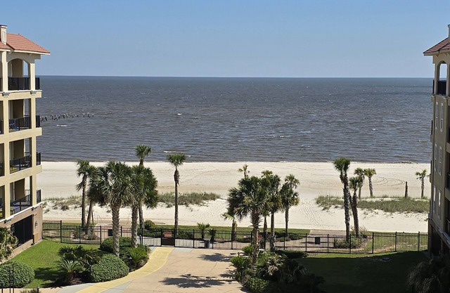 Laid-Back Luxury – Beachfront Condo at Inn By The Sea