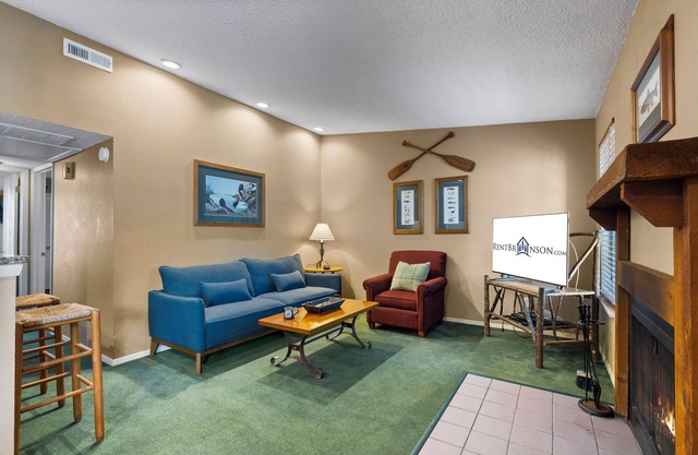 Lake Access-Cozy 2 Bedroom Bungalow w Free Daily Attraction Tickets