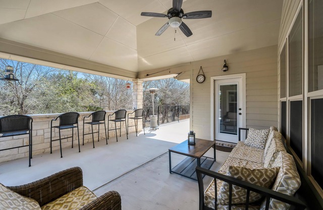 Lake Access - Private Pool - 2 Acres Retreat