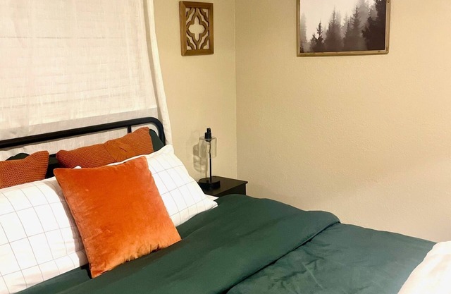 ⭐️Lake Almanor; clean & comfortable wheelchair accessible home in the mountains⭐️
