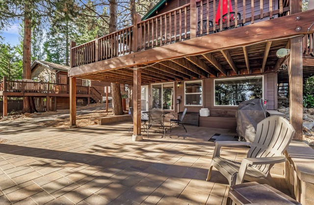 Lake Almanor Escape 6: Perfect Lakeside Resort
