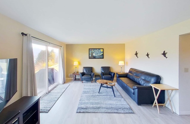 See und Bergblick Wohnung in der Nähe der Stadt und Wasser - mit Terrasse und Gasgrill