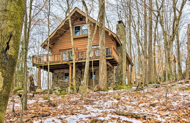 Lake Ariel Cabin w/Community Pool & Lake Access!