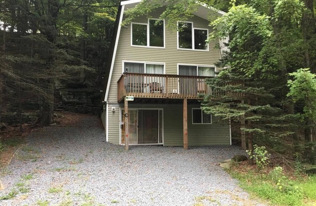 Lake Ariel - Ridgeview Chalet