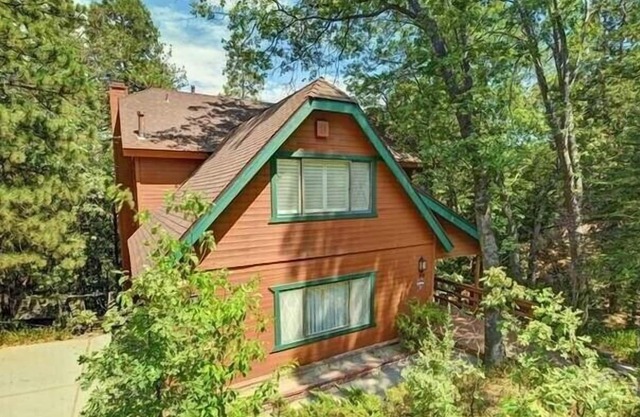 Lake Arrowhead LARGE family cabin in the forest. DUEL Suite. Privacy. Hot tub