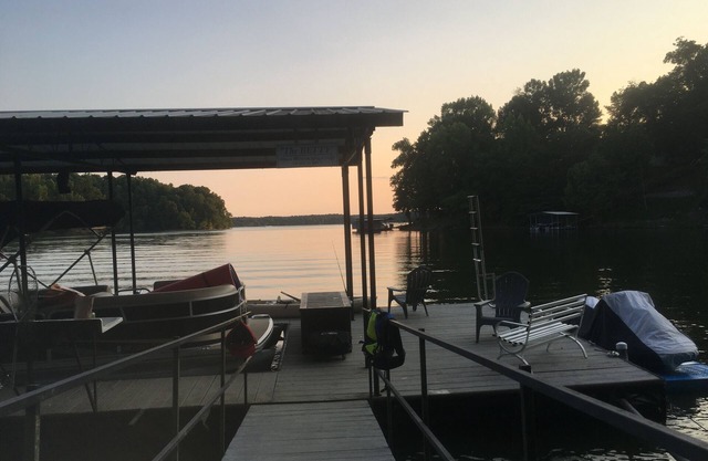 Lake Barkley - Great Lake front location & boat dock Included!