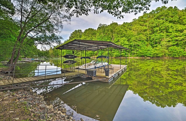 Lake Barkley Home: Private Dock, Kayaks, Fire Pit!