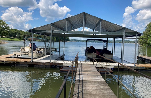 Lake Barkley Waterfront House and Dock for Water Sports