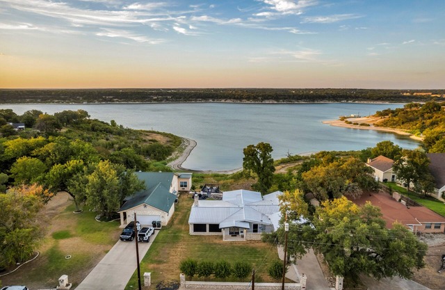 Lake Belton Get away with AMAZING View RENT TWO NIGHTS GET ONE FREE in APRIL