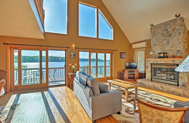 Harrisville House am Lake Bonaparte mit Deck und Dock!