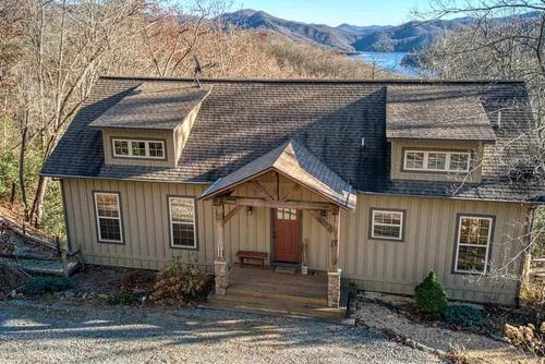 Lake Cabin Fully Equipped Ideal for Big Families in Topton, North Carolina