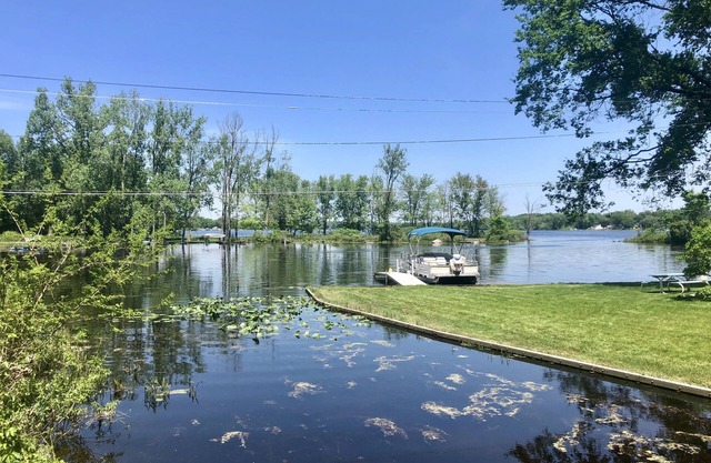 Lake Cabin auf 500 Hektar Sportsee, Snug Harbor in der Nähe von Vicksburg, Kalamazoo