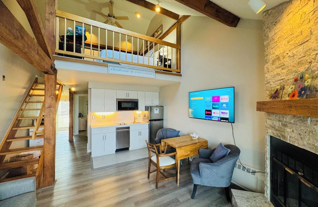 Lake Charlevoix Lakeview Escape