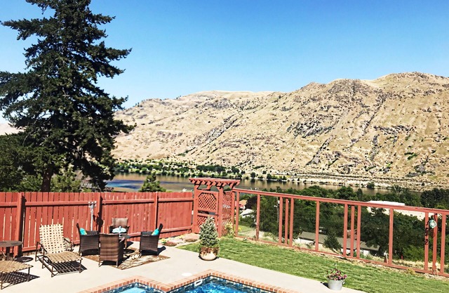 Atemberaubende Aussicht, privater Pool und Whirlpool! Paradies in Chelan. Schlaf 8