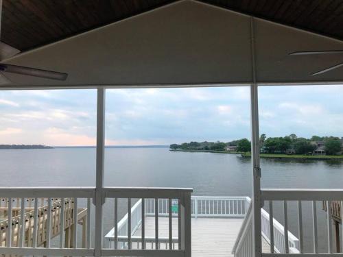 Lake Conroe Waterfront Paradise -Weekly Discounts!