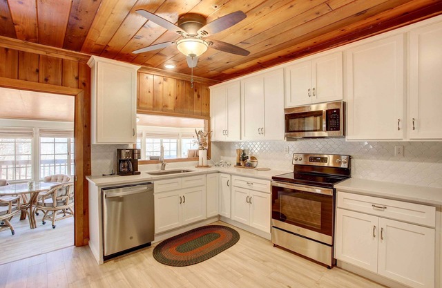Lake Cumberland Cabin w/ Views & Fishing