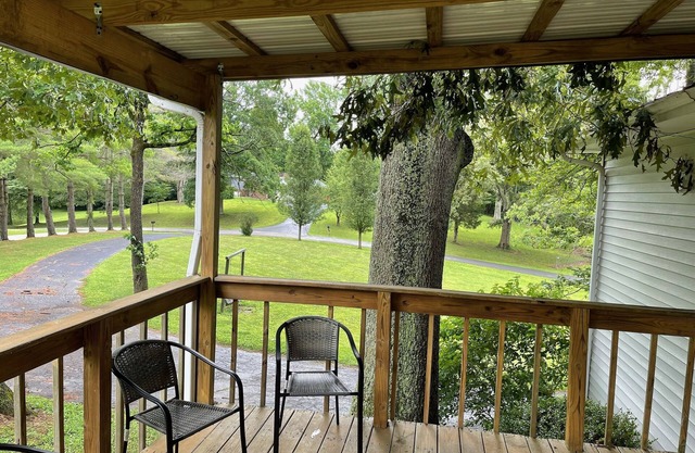 Lake Cumberland, minutes from Jamestown dock!