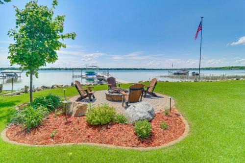 Lake Darling Hideaway Fish, Boat and Relax!