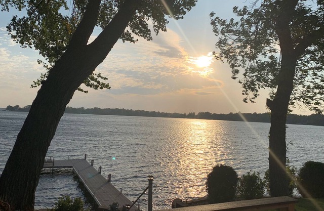 Lake Darling Lake House auf 300 'Front mit privatem Sandstrand und Feuerstelle