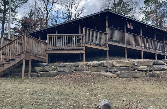 Lake Daze Lakefront Retreat- Sleeps 8 or more