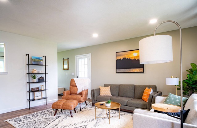 Lake Erie Breeze:Your Restful Vermilion 3BR Vacation Home close to Cedar Point