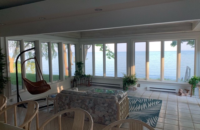 Lake Erie Waterfront Villa In The Middle of Summer