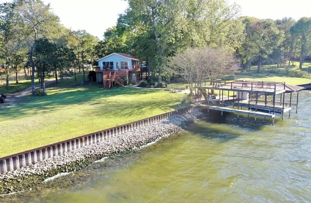 Lake escape - 4 Bedroom Lake front property