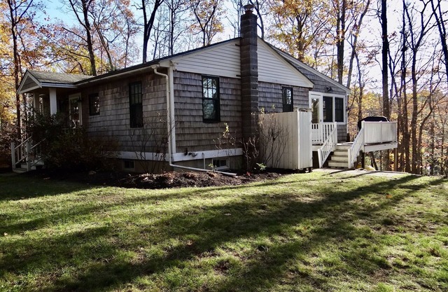 >>BEAUTIFUL LAKE HOUSE WITH WATER ACCESS + SALT & SHINE<< *LAKE ESCAPE*