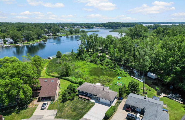Lake Escape with Wellness Room