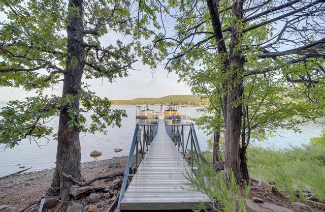 Lake Eufaula Retreat w/ Boat Slip & Fireplace!