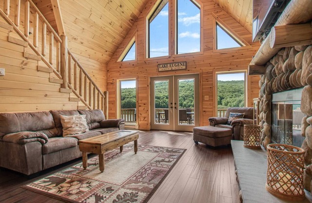 Lake Eugene Brand New 5 BR 2.5BA LogHome Lakefront!