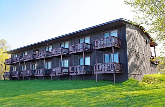 Lake Fanny Hooe Resort-2 Bed With Balcony #21 Hotel Room