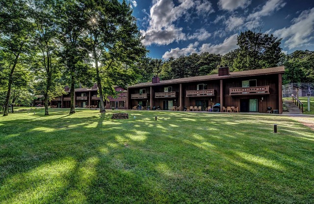 Lake Forest Resort – Relax on a Pristine Sandy Beach in the Northwoods!