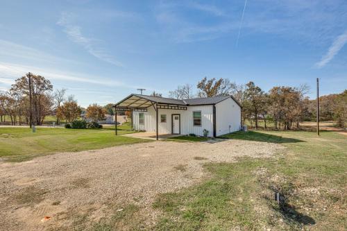 Lake Fork Cabin with Boat Launch and Fishing Pier