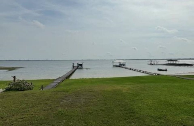 LAKE-FRONT AT BEAUTIFUL SANDY SHORE LAKE PLACID, FL