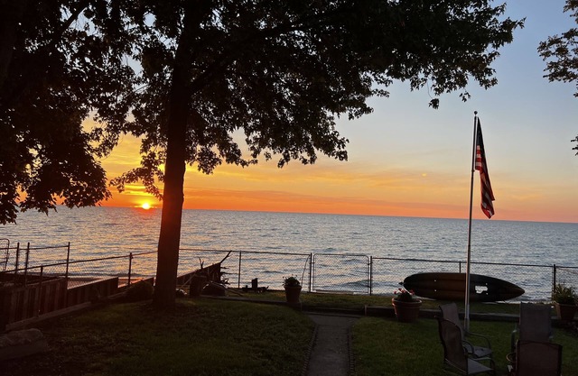 Lake Front Beach House On Lake Huron - Private Beach