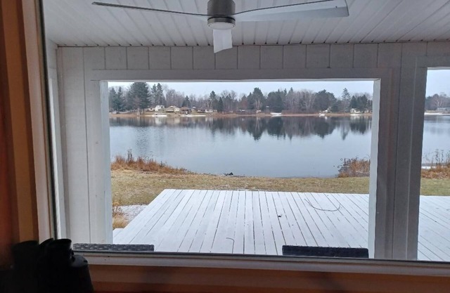Lake front Cabin great for boating, fishing, skiing, tubing, weekend getaway.