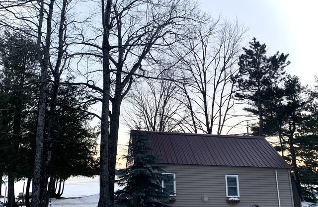 Lake Front Cabin Located On Muskallonge Lake