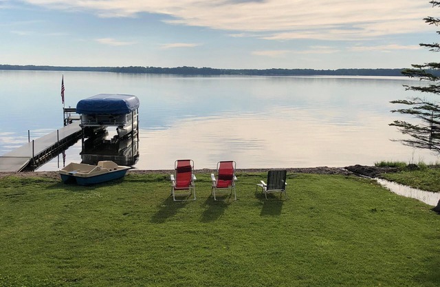 Lake Front Cabin Auf dem Sturgeon Lake! Toller Sandstrand zum Baden!