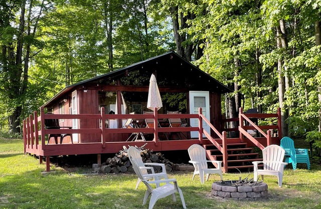 Niedliche Cedar Cabin auf dem Great Sacandaga Lake