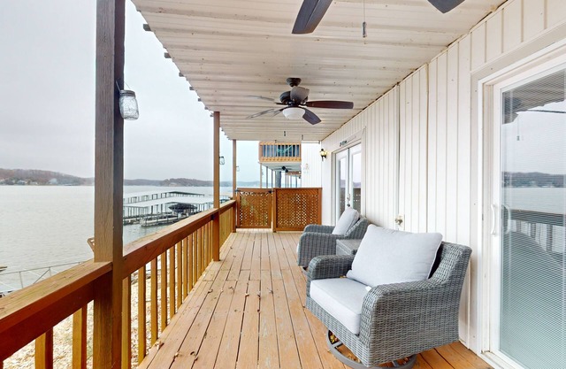 Lake front condo w/ incredible views, central air & shared pool