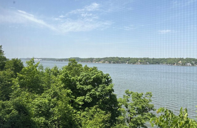 Lakefront condo with AMAZING VIEW!