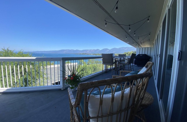 Lake Front Condo - You’ll never want to leave! Licensed. Air conditioned.