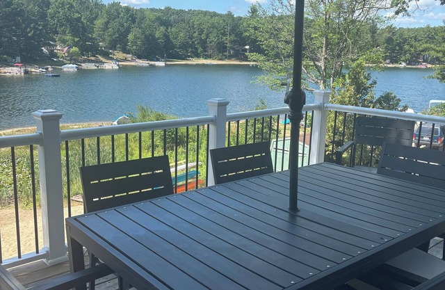 Lake front cottage 4 bedroom, 2 full bathroom